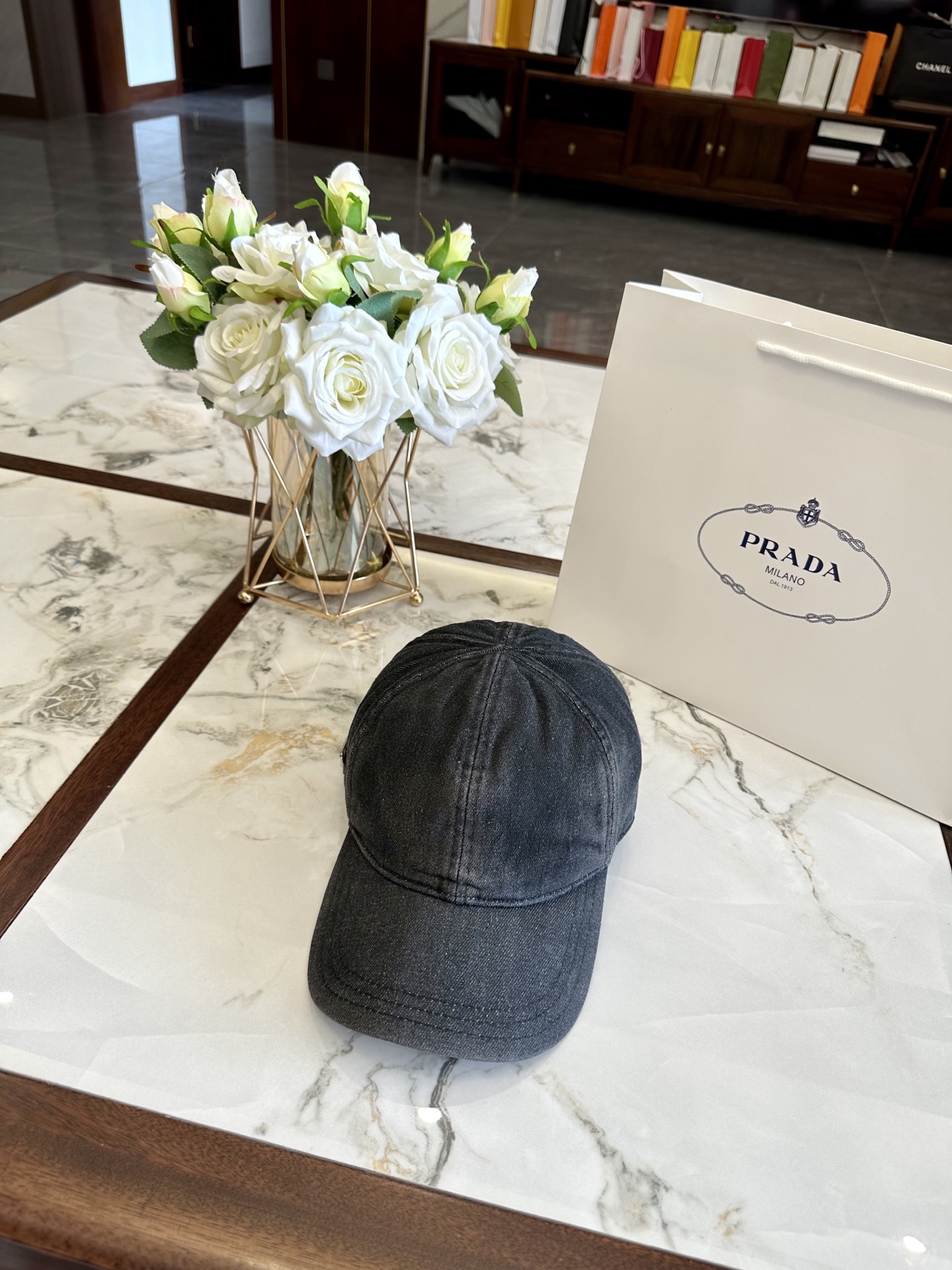 prada hat model 32